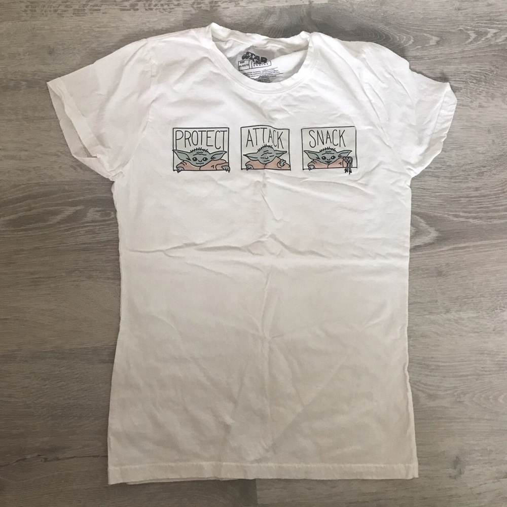 Baby Yoda graphic tshirt
